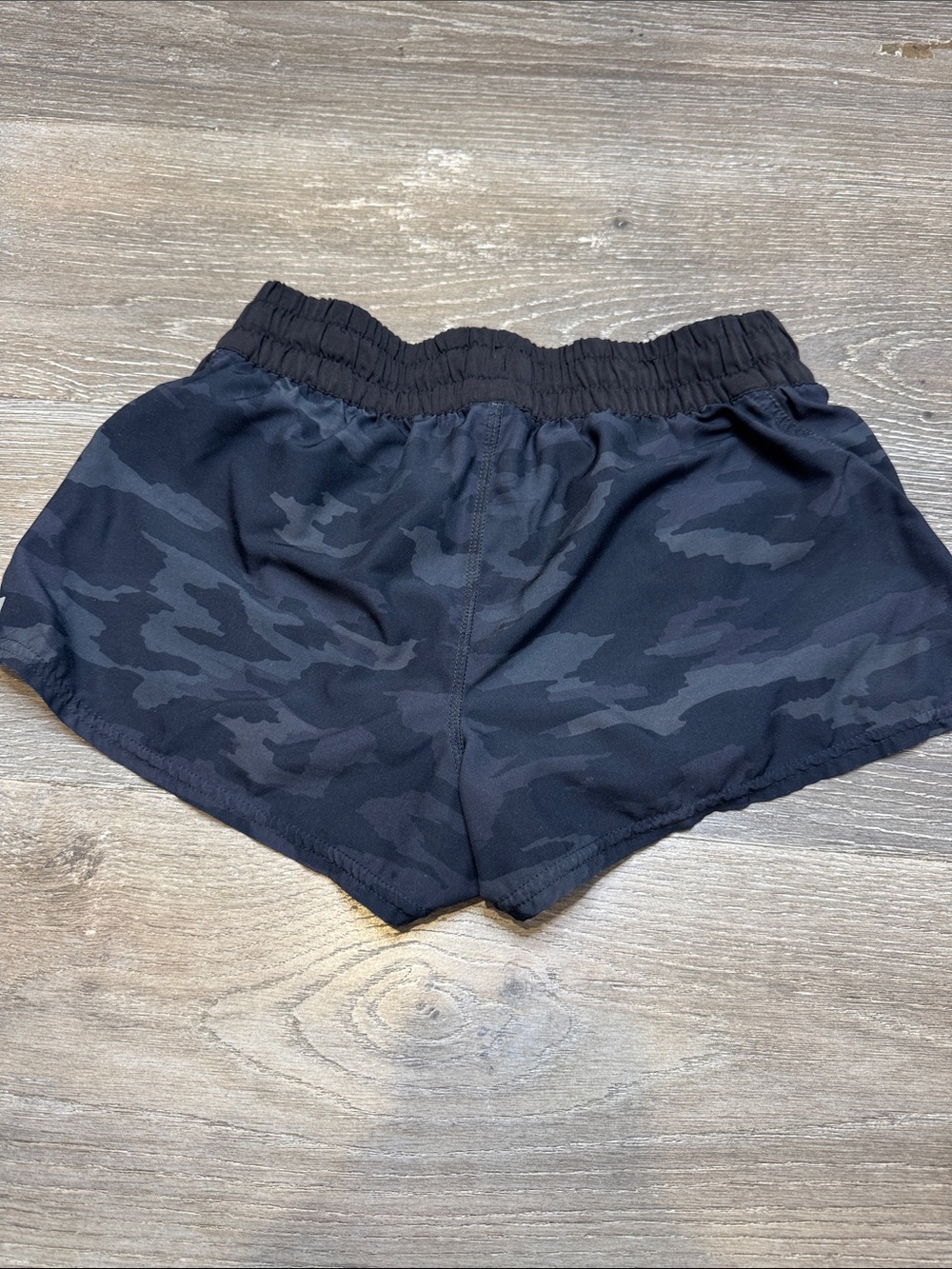 Vuori Black Camo Athletic Shorts with Drawcord AZ1357 - Picture 2 of 3